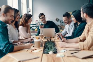 בוחרים סוכנות - מה ההבדל בין סוכנות שיווק דיגיטלי לפרילנסר? מדריך לבחירה נכונה